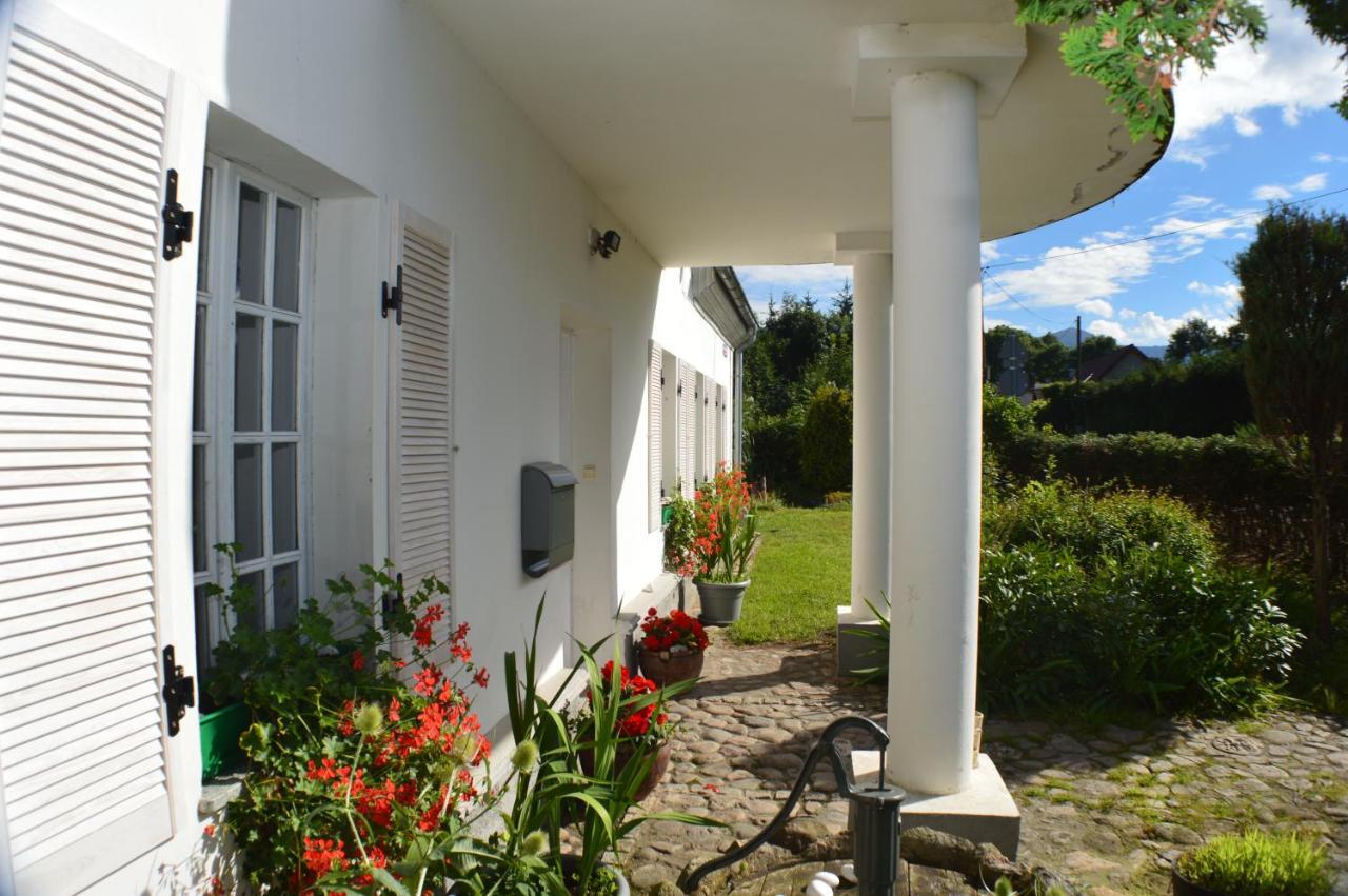 Biały Dwór Kostrzyca Exterior foto